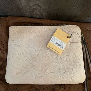 NWT Patricia Nash Tuscan Tooled Wristlet